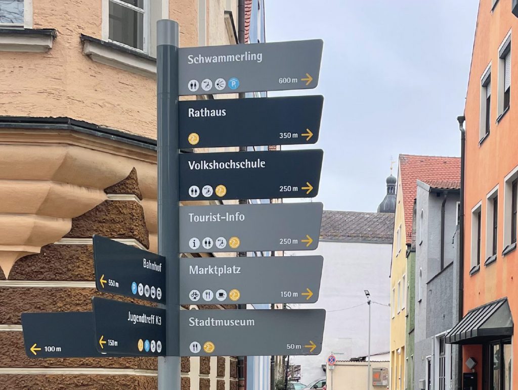 leitsystem_schwandorf_wegweiser_00